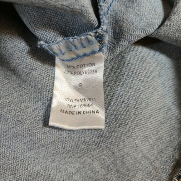 Mazik Denim Snap Front Top Women Size Small Gray Ruffle Casual Preppy Feminine - Picture 6 of 7